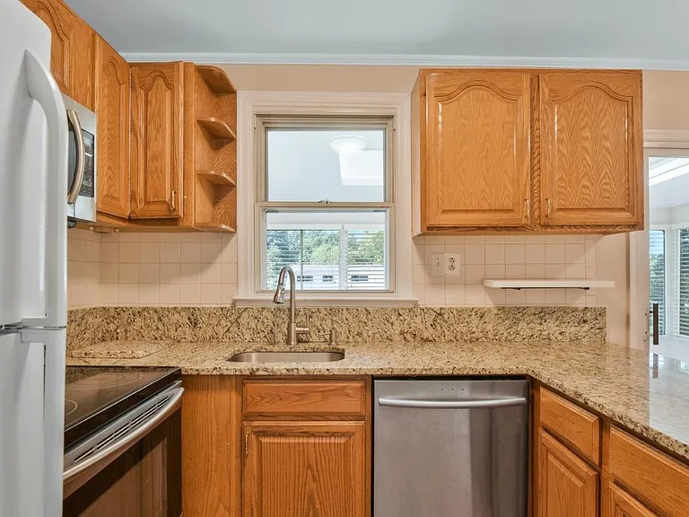 4038 Poplar St — Photo 15
