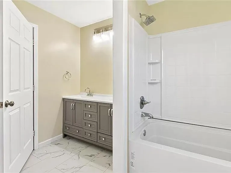 28 Plum St — Photo 5
