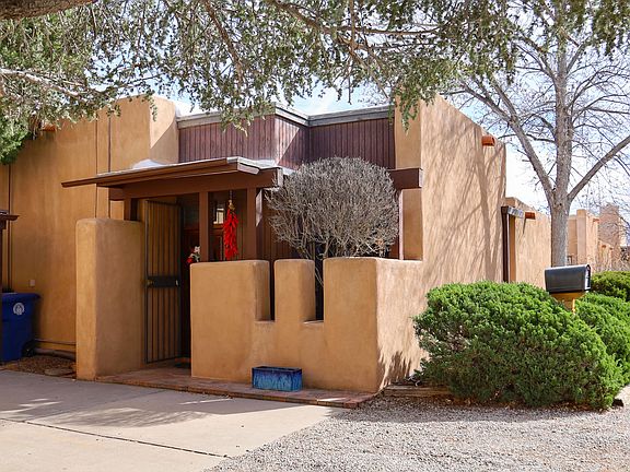 2nd image of 1013 Guadalupe Del Prado St NW