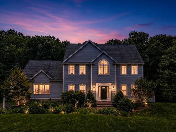 161 South St, Upton, MA 01568