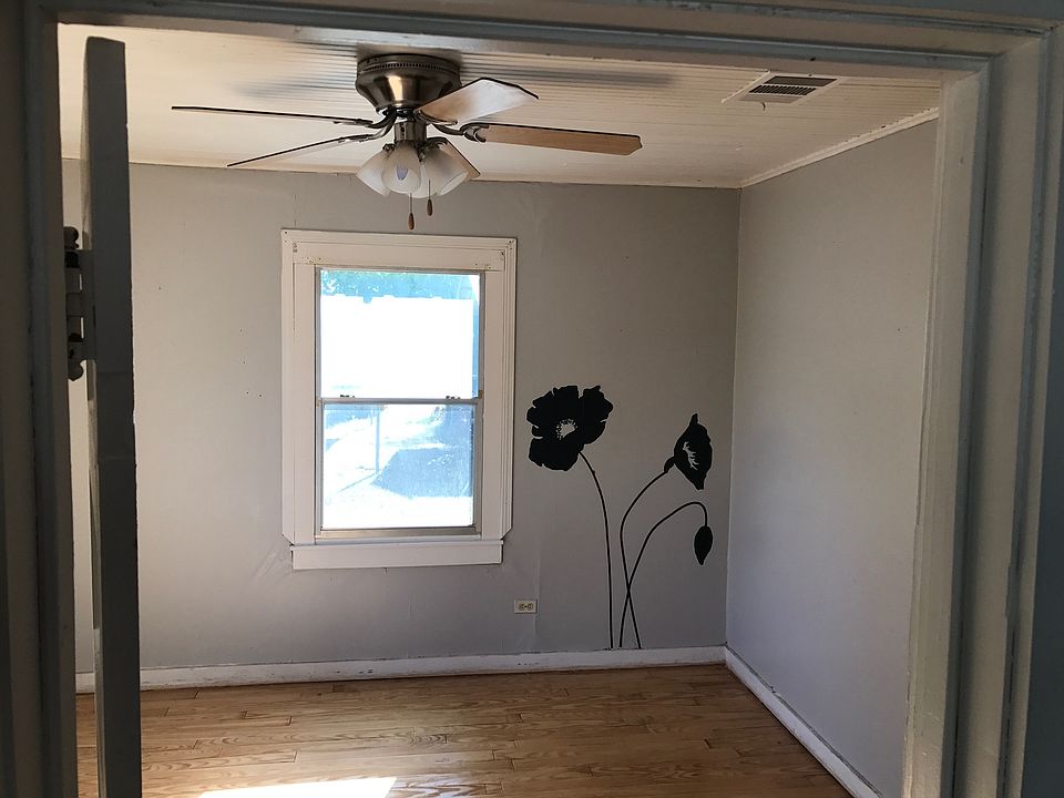 1st image of 304 Cherry Dr