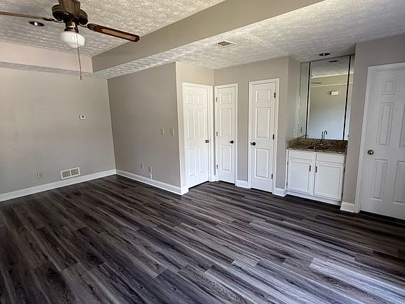 5th image of 2107 Fairway Ct SE