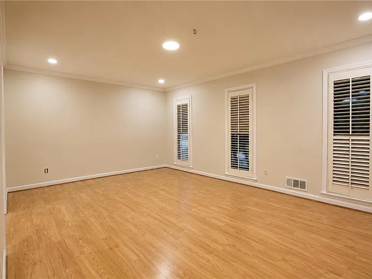 3470 Clubland Dr — Photo 6