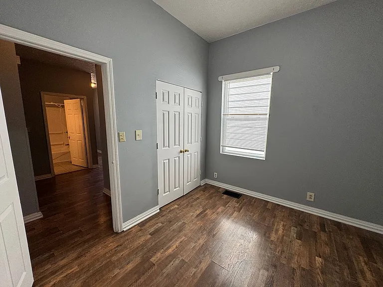 802 Iowa St — Photo 11