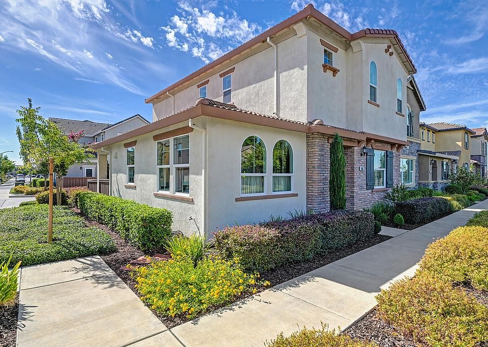 1st image of 10817 Portico Cir