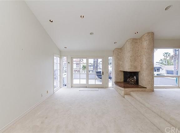 4th image of 411 Goldenrod Ave #B