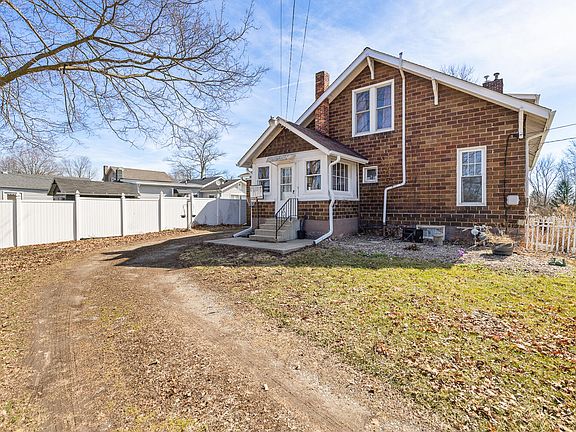 3rd image of 1168 Seneca St