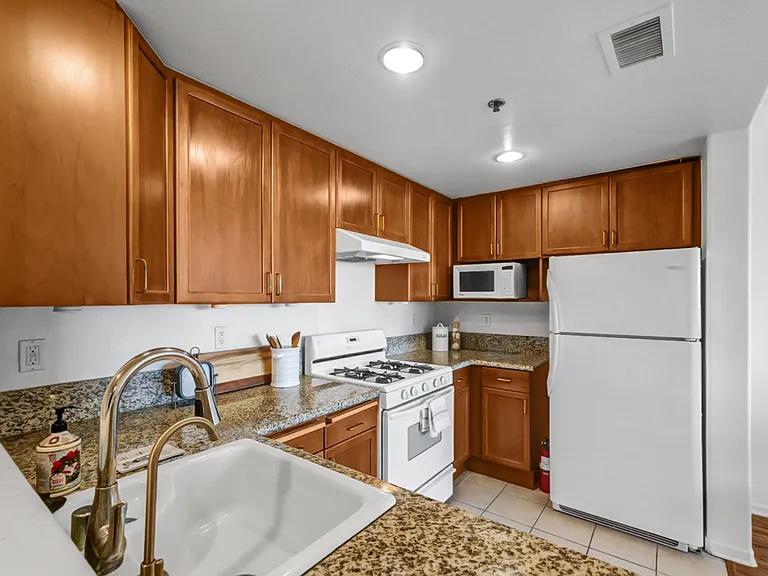 580 W Main St #318 — Photo 5
