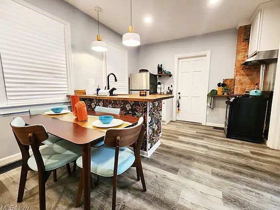 4th image of 2751 W 32nd St