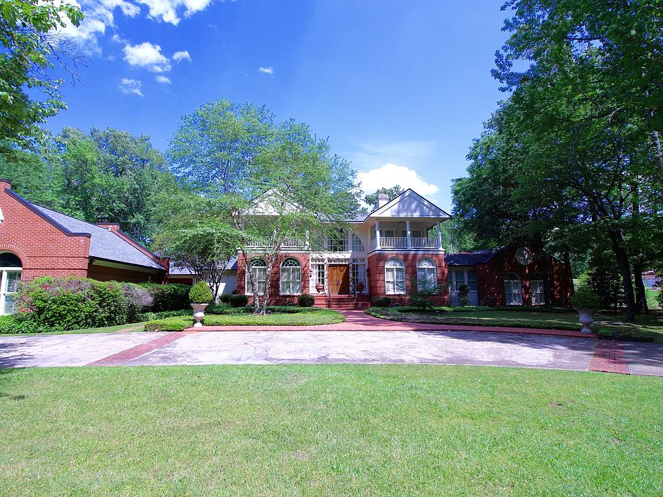 1st image of 490 Greenbriar Dr