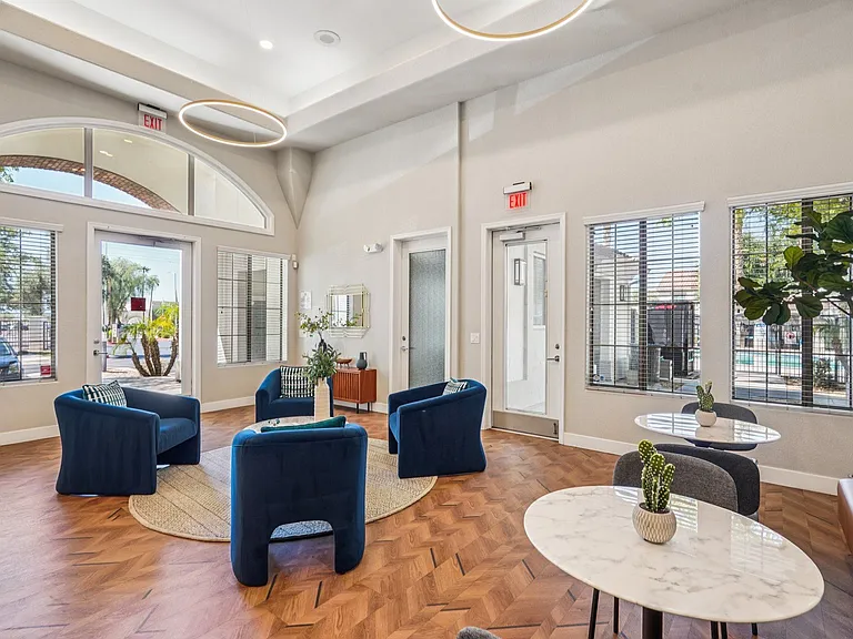 Del Mar Apartments — Photo 15