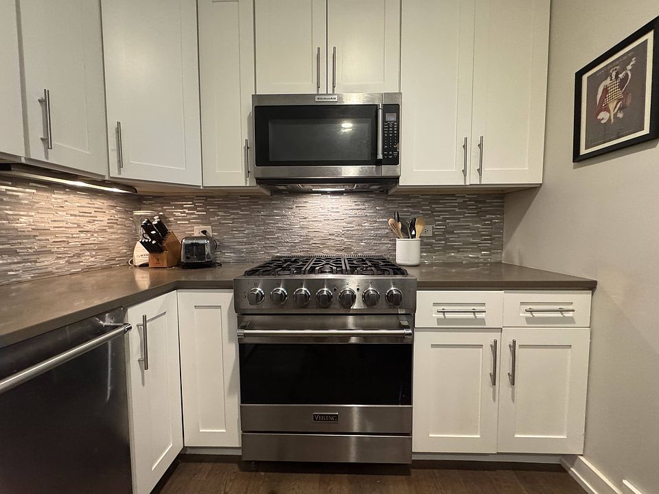 1st image of 543 W Fullerton Pkwy #543