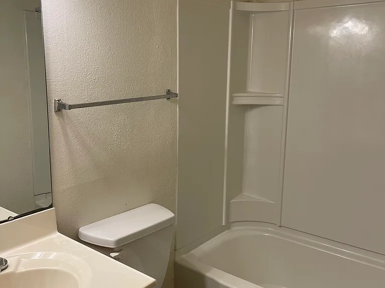 932 E Washington St #6 — Photo 8