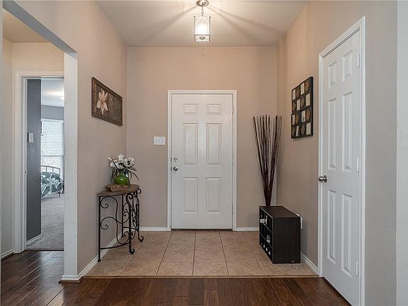 3rd image of 713 Bamboo Dr