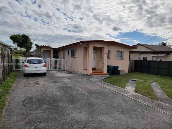 11048 SW 2nd St, Sweetwater, FL 33174