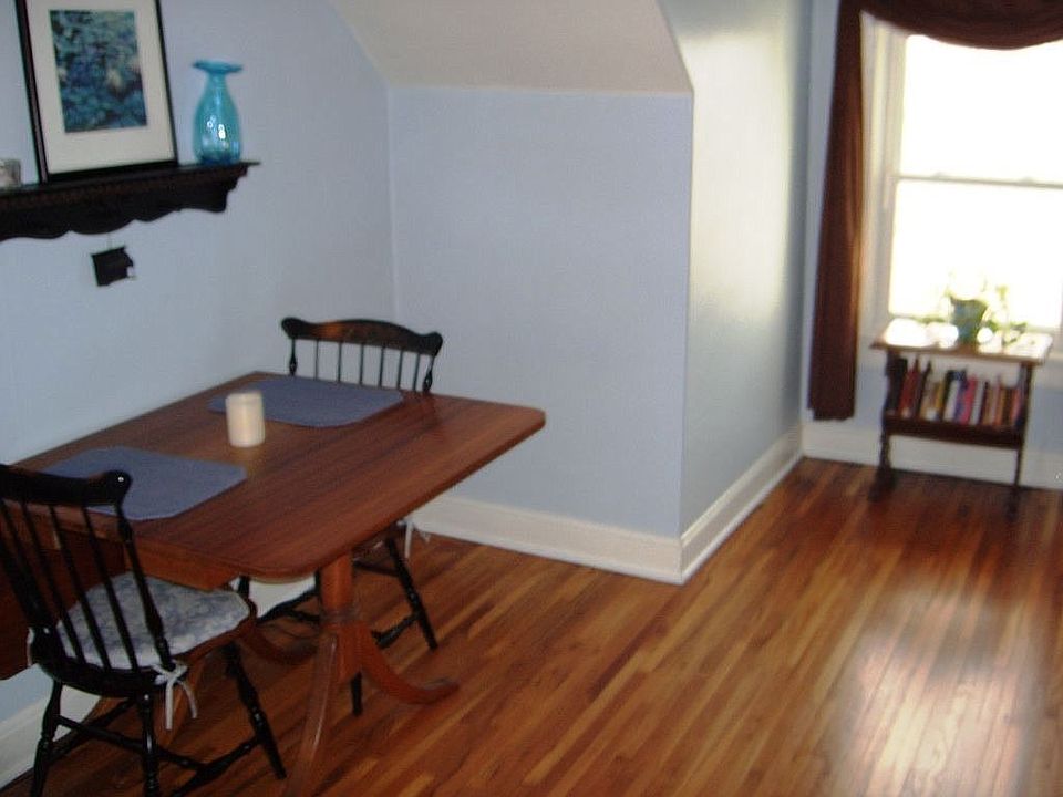 Dining Room (2nd pic)