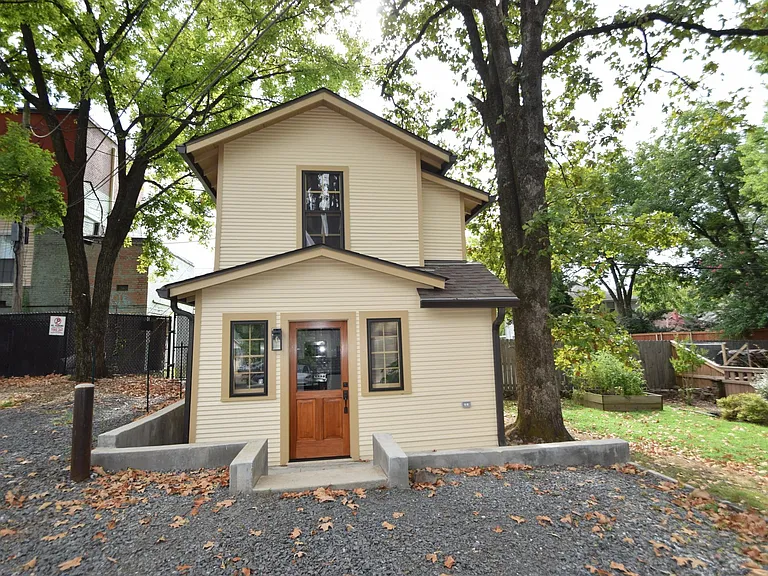111 Johnson St #B — Photo 1
