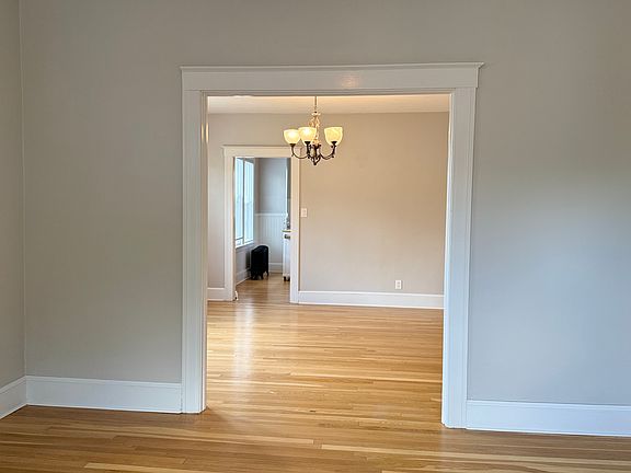 3rd image of 18 Curtin Ave Floor 1