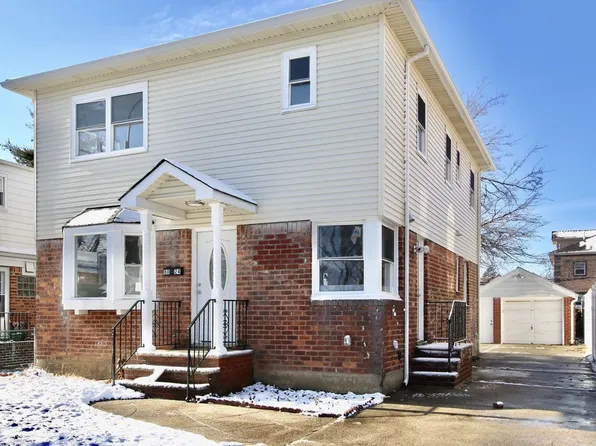 8024 257th St, Glen Oaks, NY 11004