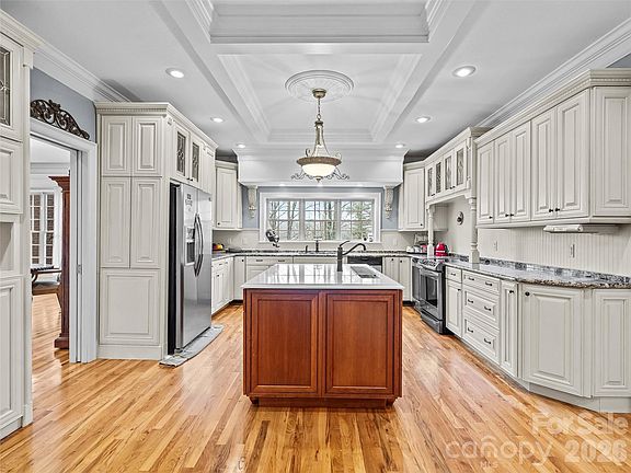 5th image of 2983 Rockwood Dr