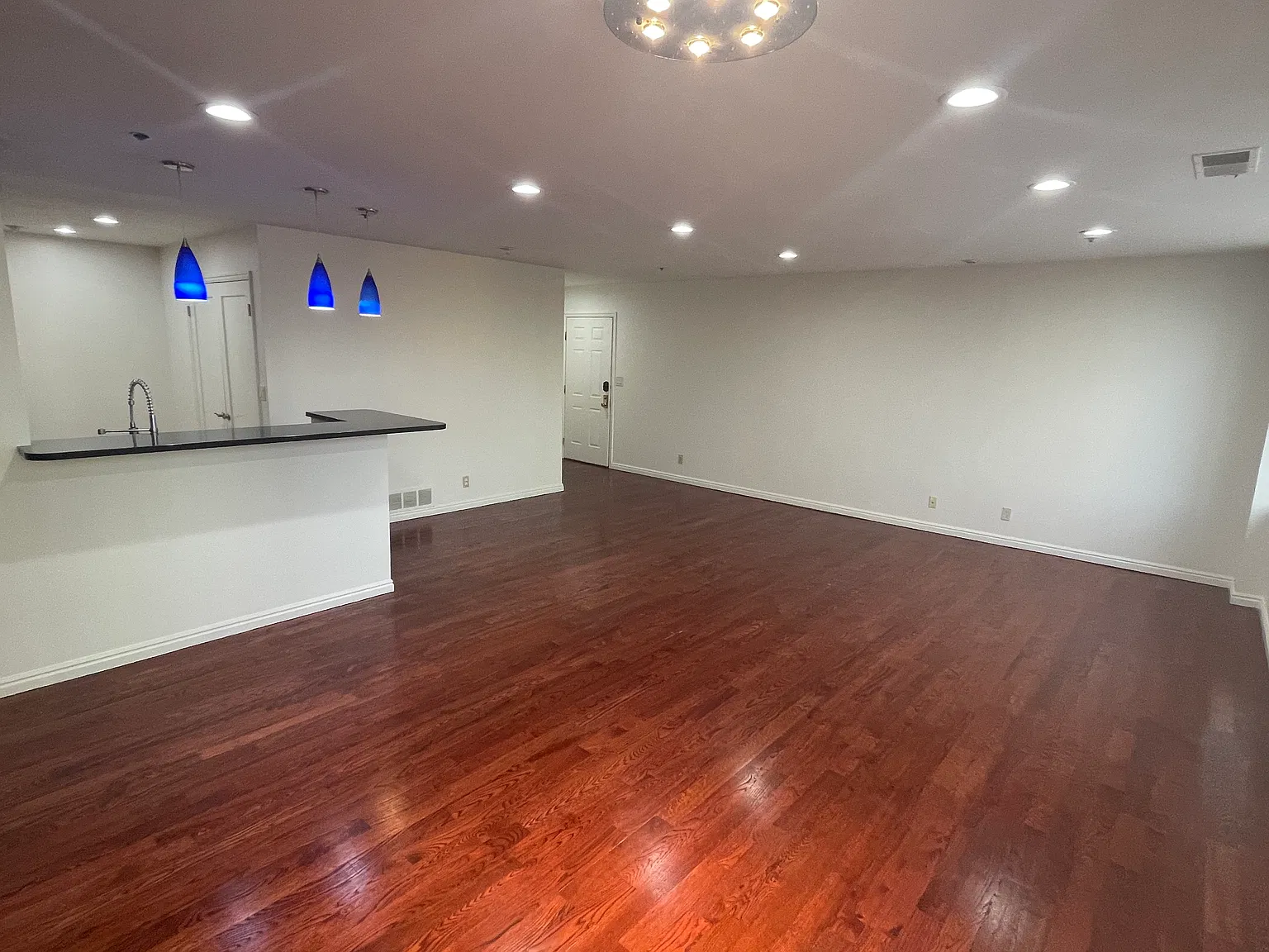 2 bed, 1509 sqft, $2,400 — Photo 3
