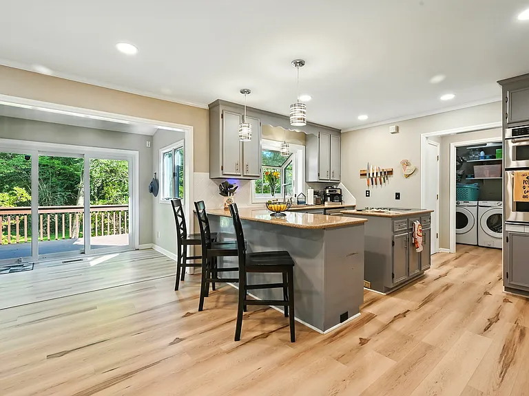 4002 Westfield Dr — Photo 5