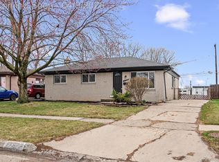 27577 Larry St, Roseville, MI