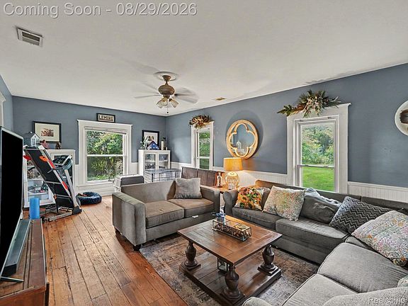 3rd image of 18484 Couper Rd