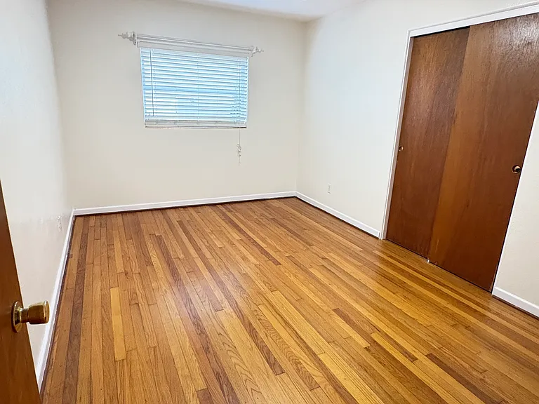 3243 N Orange Ave — Photo 23