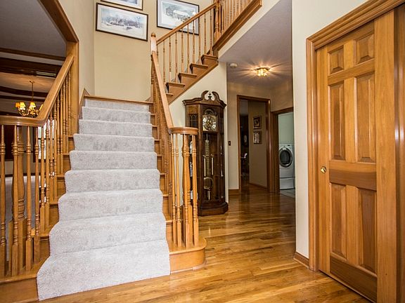 3rd image of 6111 Baneberry Dr