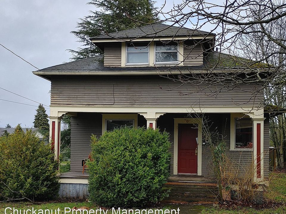 2nd image of 701 E Maple St