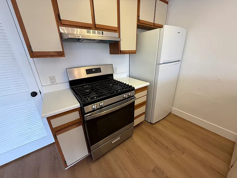 1321 N Vista St #305 — Photo 6