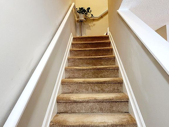 5th image of 226 Foxtail Drive #D