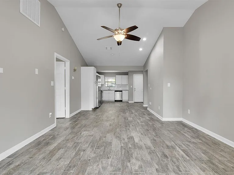 3555 Balboa Cir — Photo 22