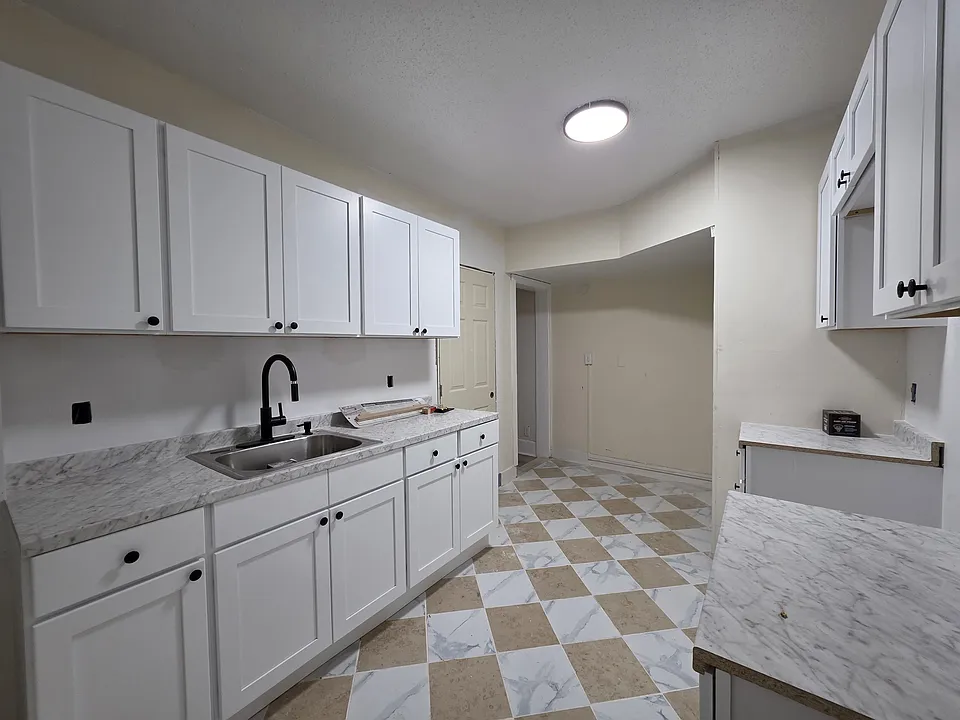 295 Norton St #8B