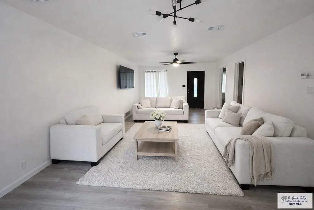 3 bed, 2.5 bath, 1425 sqft, $2,200 — Photo 2