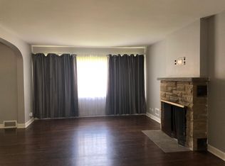 100 Montgomery Ln, Glenview, IL 60025