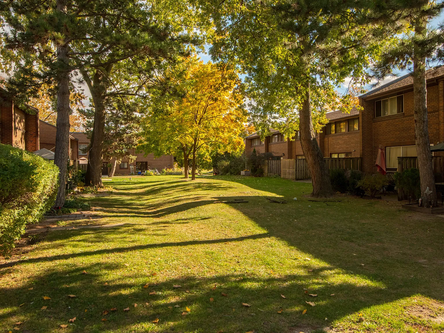 Silverstone Townhomes — Photo 2