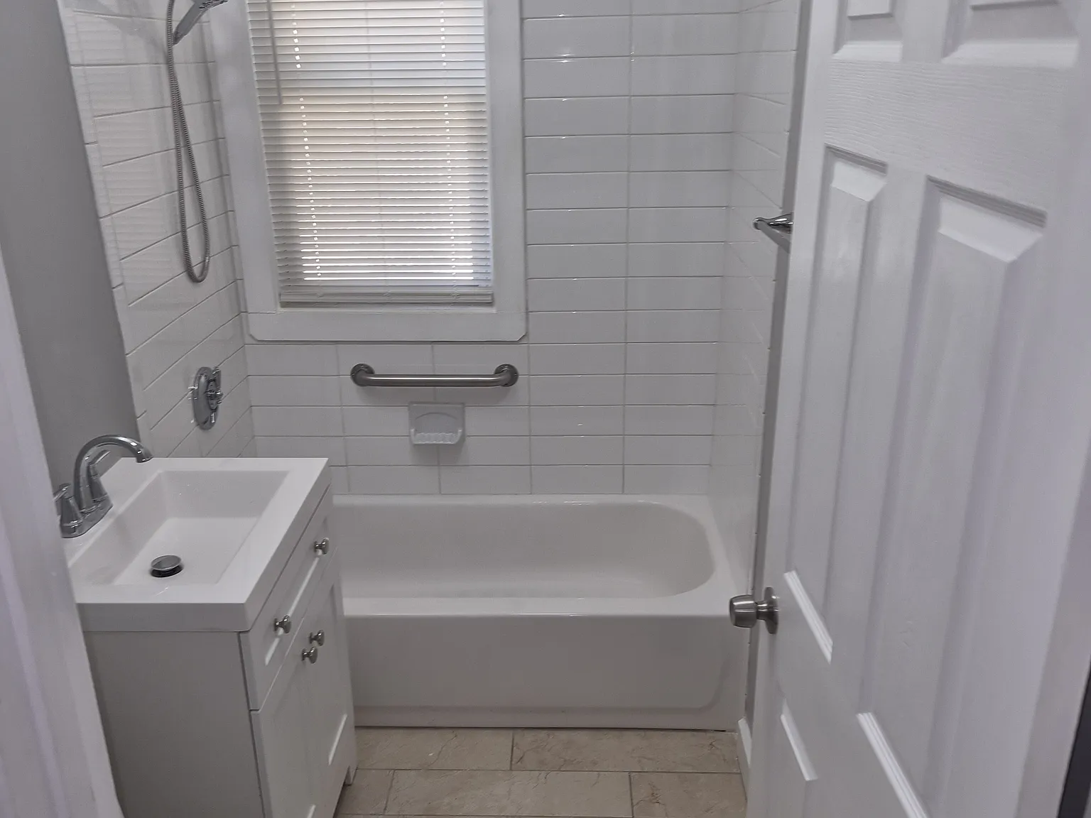 3 bed, $3,000 — Photo 1