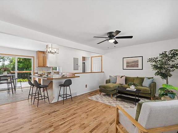 3rd image of 508 23rd Ave NE