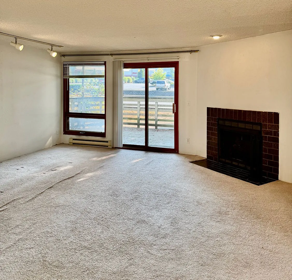 2 Bed / 2 Bath Bellevue-Crossroads condo $2,595/month — Photo 2