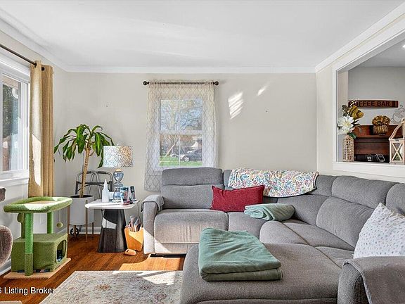 4th image of 114 Spring St