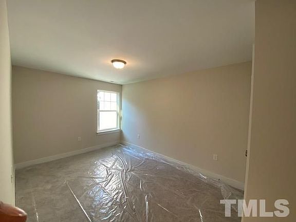 3rd image of 917 Hillman Dr