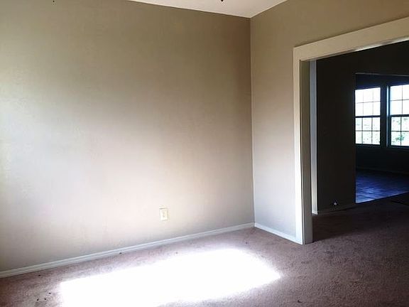 5th image of 203 S Ocheese Ave