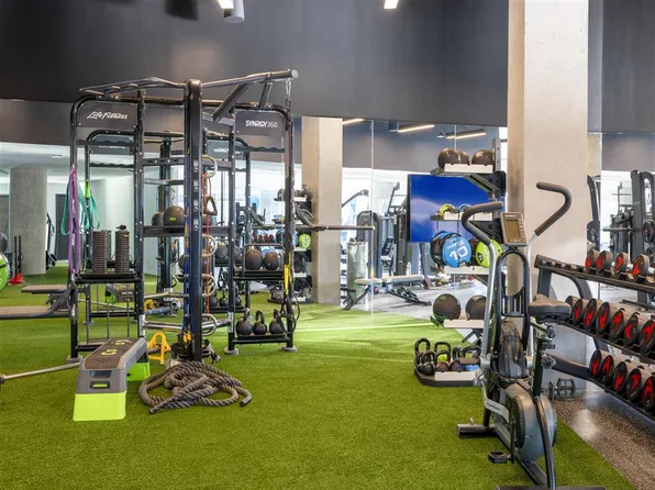 2385 3rd Avenue image 14 of 24