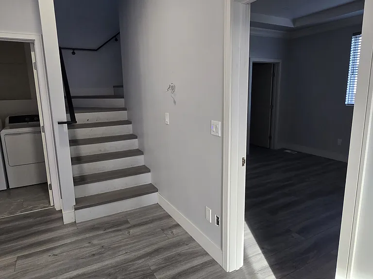 2577 Hillcrest Ave #3 — Photo 5