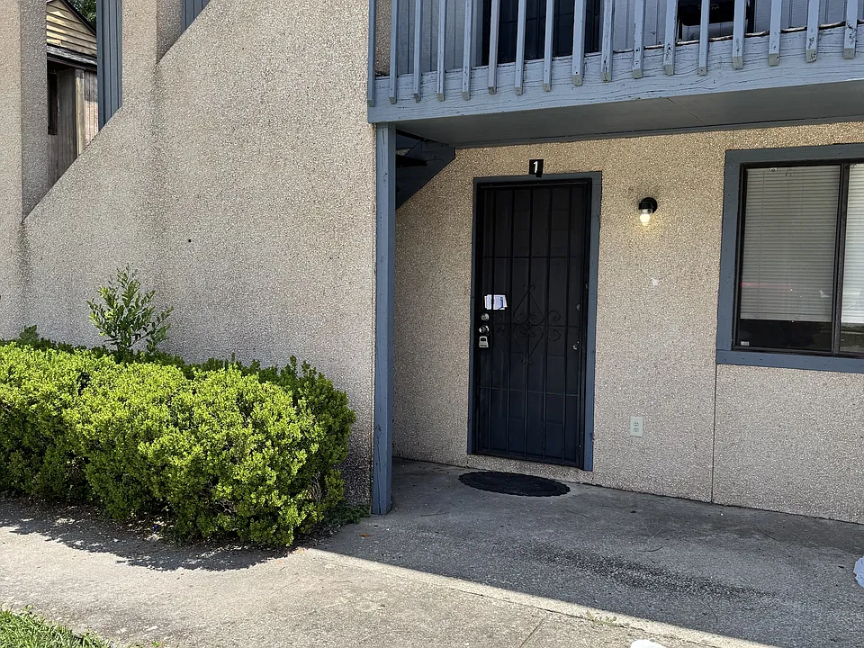 5147 Westchase Ct #1