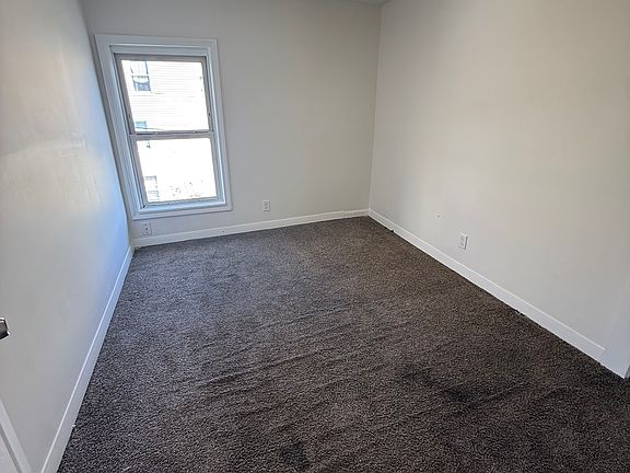 5th image of 321-323 Lawrence St #3