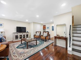 8 Barnstable Ln, Stamford, CT 06907