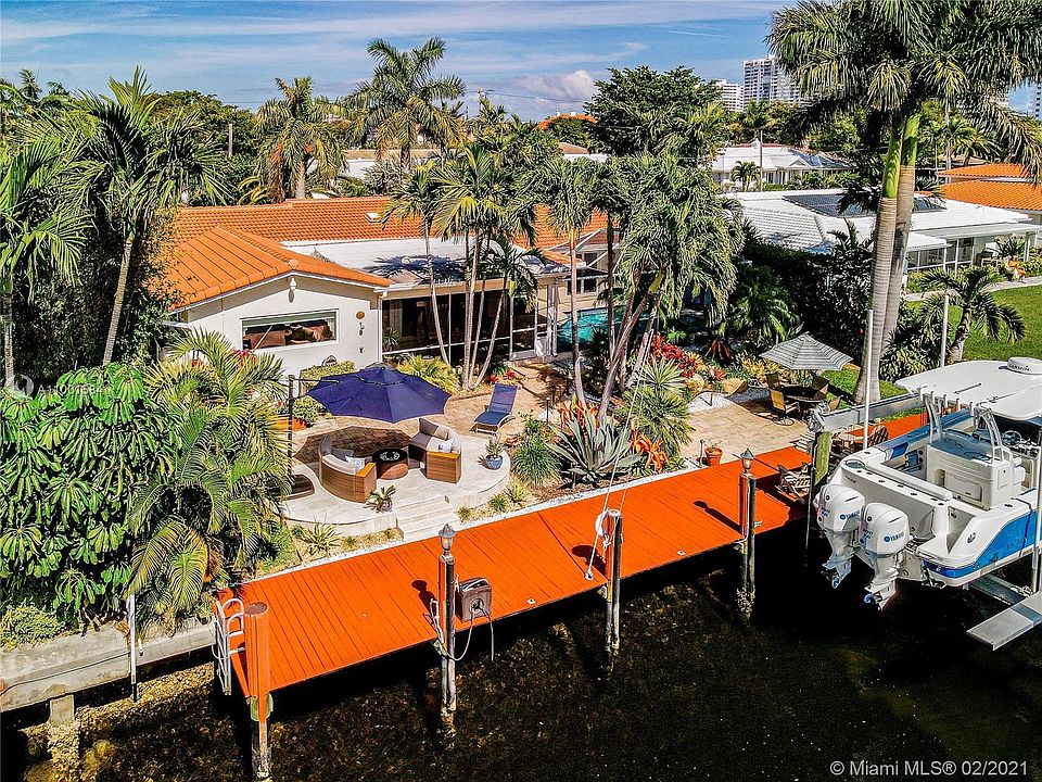 Home For Sale In Bermuda Riviera
